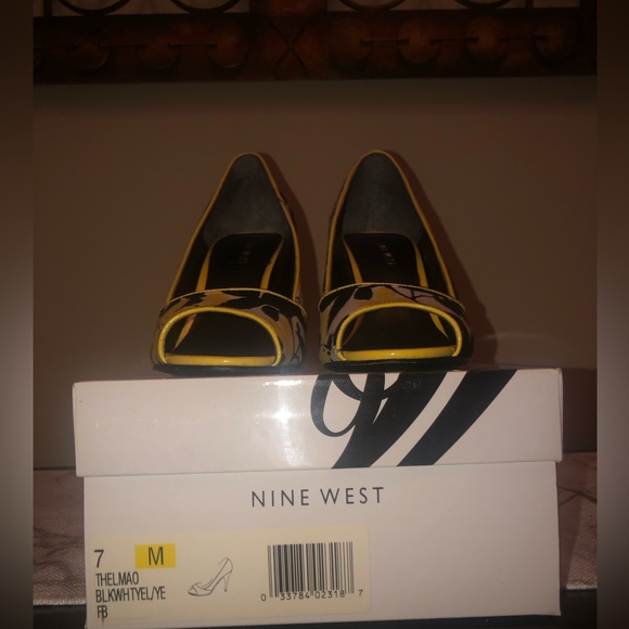Yellow, black and white open toe heels; very pretty, nice and comfortable; - Picture 10 of 10
